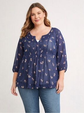 Torrid Size 1 Navy Butterfly Print Chiffon Blouse Tunic Pintuck 3/4 Sleeve Sheer